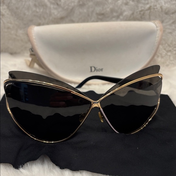 Limited Edition Dior Black and Gold Cat-Eye Sunglasses.  $950 Retail - Picture 7 of 7